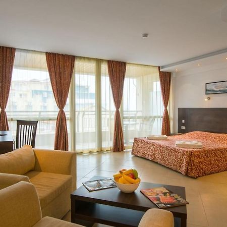 Spacious Studio With Balcony & Pool By The Marina Балчик Экстерьер фото